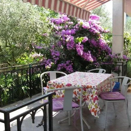 Nice With Private Terrace In Guest house *